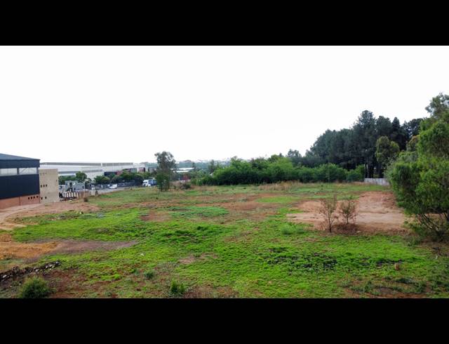 42,000M² VACANT LAND FOR SALE IN MEADOWDALE